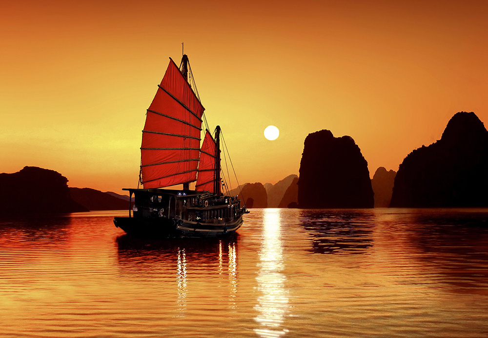 COMPARISON BETWEEN HALONG BAY AND LAN HA BAY: WHICH OPTION IS MORE CAPTIVATING?
