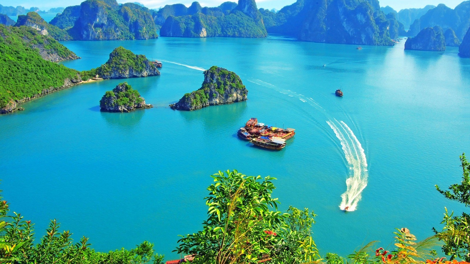 HOW TO VISIT HALONG BAY: THE ULTIMATE OVERNIGHT & DAY CRUISE GUIDE